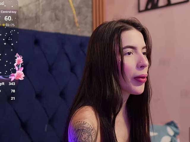 youngmommy live cam on BongaCams