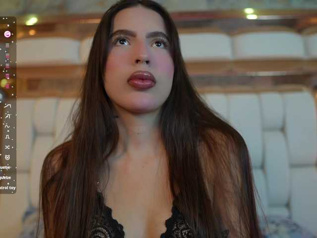 youngmommy live cam on BongaCams