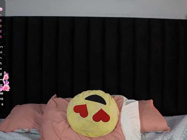 youngmommy live cam preview