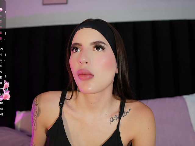 youngmommy live cam on BongaCams