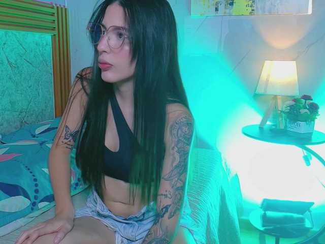 youngmommy live cam on BongaCams
