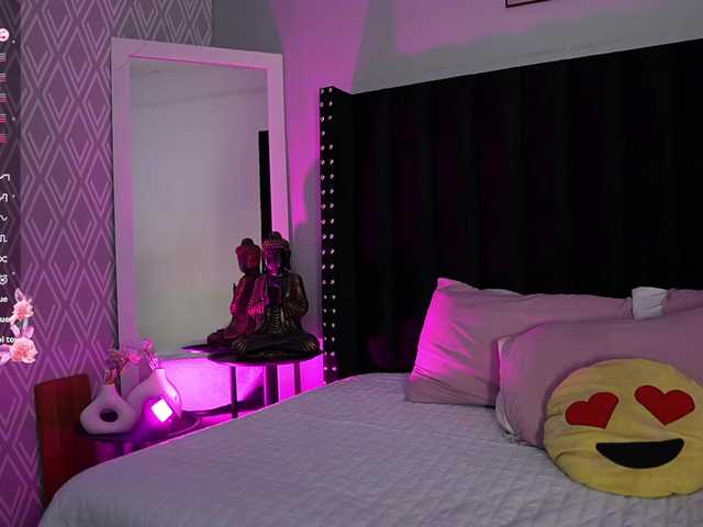 youngmommy live cam on BongaCams