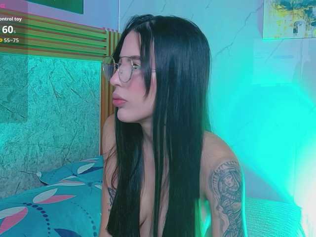youngmommy live cam on BongaCams