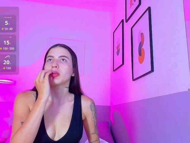 youngmommy Live Webcam on BongaCams