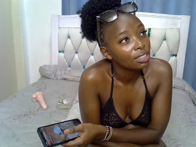 Prettycherry live cam on BongaCams