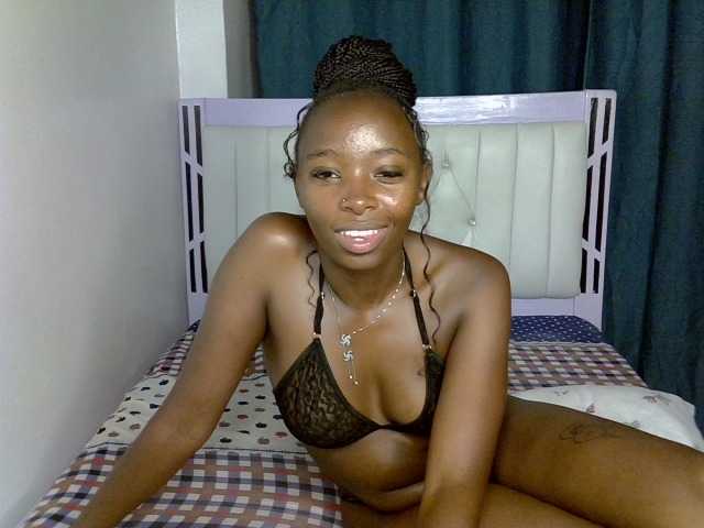 Prettycherry live cam on BongaCams