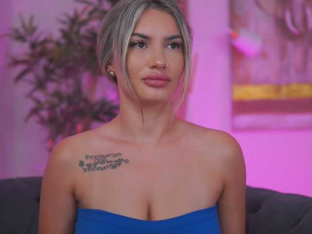 TiaraVeil live cam on BongaCams