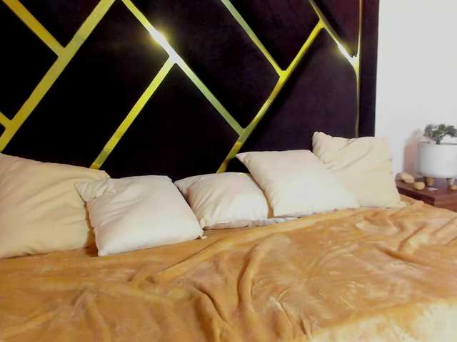 Scarlett-Moon3 live webcam show