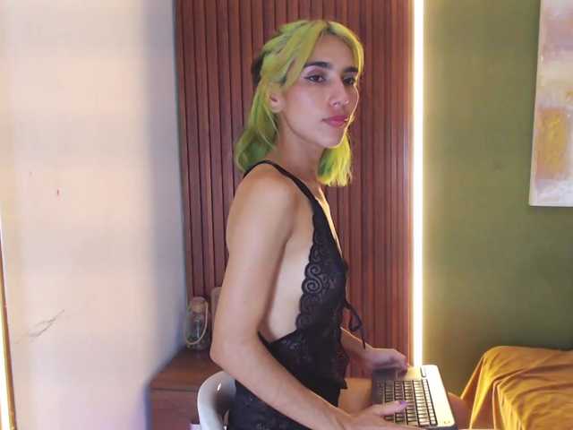 Scarlett-Moon3 live cam preview