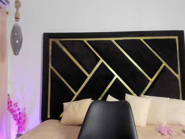 Scarlett-Moon3 live cam on BongaCams