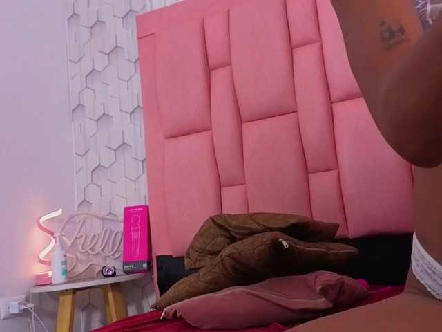 emelysweett live cam on BongaCams