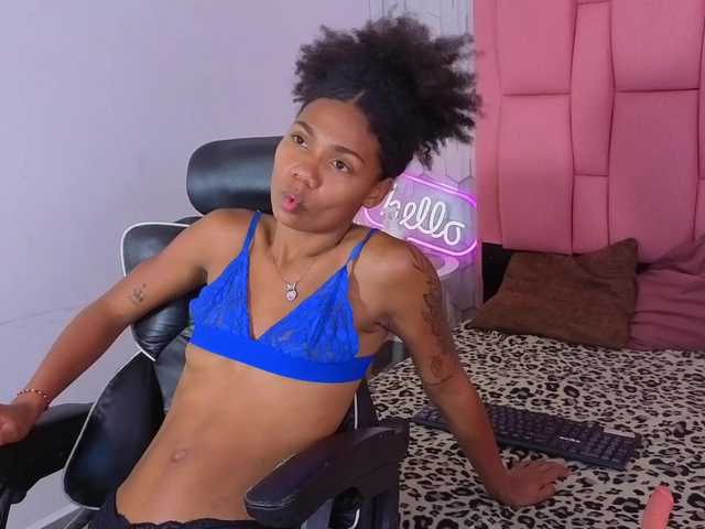 emelysweett live cam on BongaCams