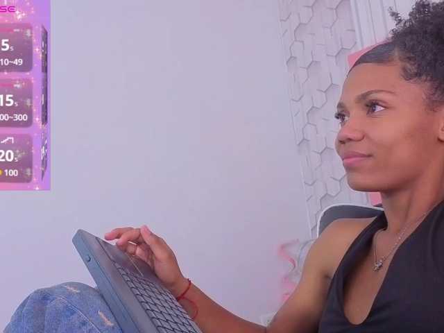 emelysweett live cam on BongaCams