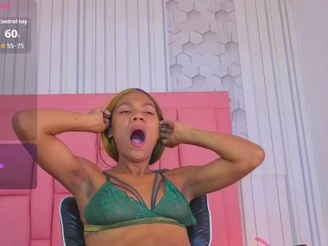 emelysweett live cam on BongaCams