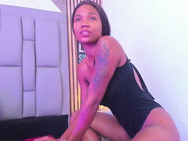 emelysweett live cam on BongaCams