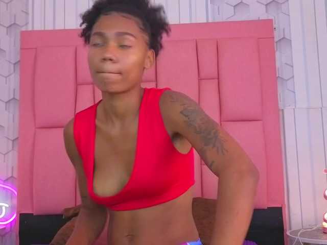 emelysweett live cam on BongaCams