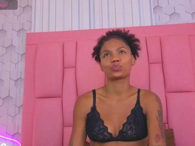 emelysweett live cam on BongaCams