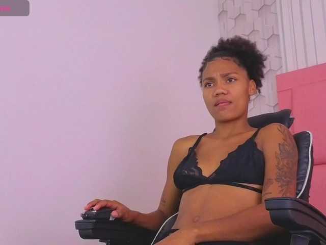 emelysweett live cam on BongaCams