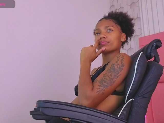 emelysweett live cam on BongaCams