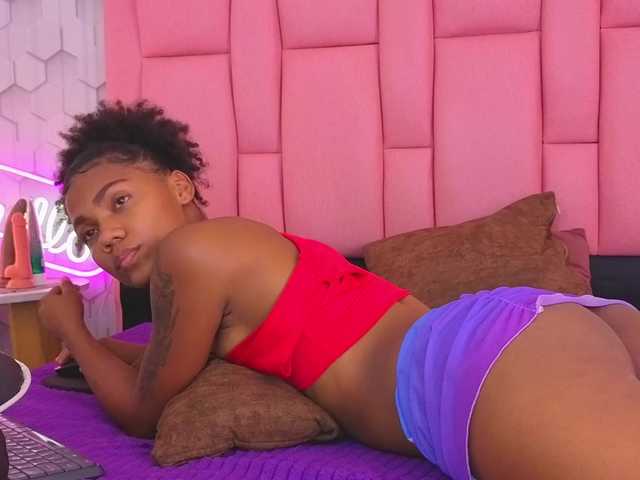emelysweett live cam on BongaCams