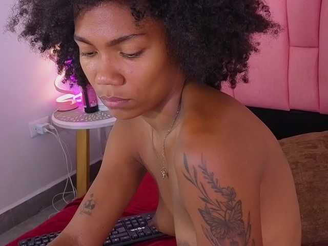 emelysweett live cam on BongaCams
