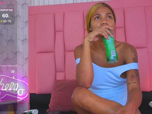 emelysweett live cam on BongaCams