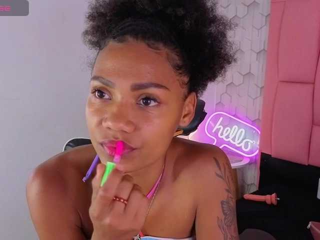 emelysweett live cam on BongaCams