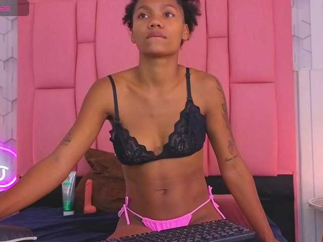 emelysweett live cam on BongaCams