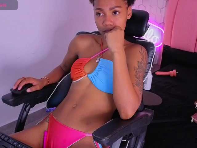 emelysweett live cam on BongaCams