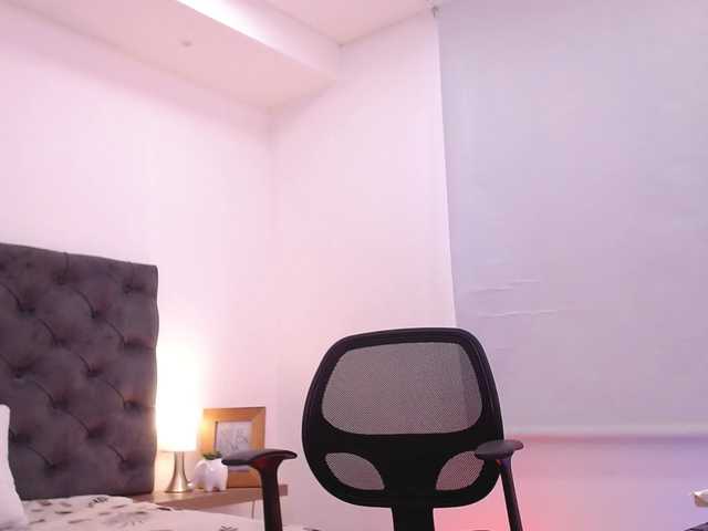 MADIISONCOX1 live cam on BongaCams