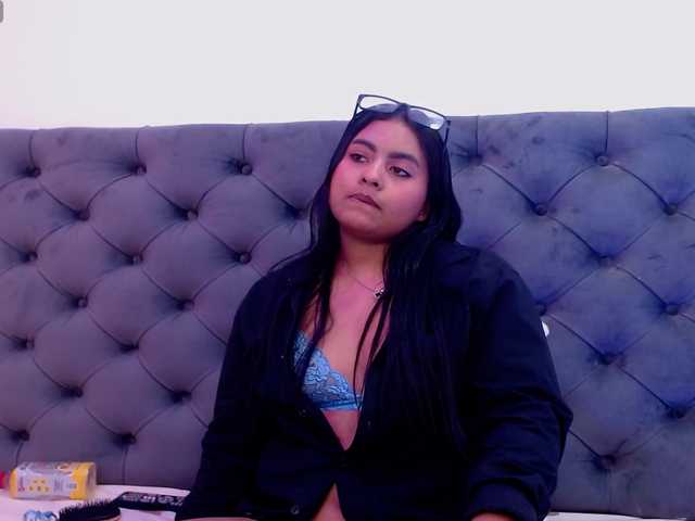 MADIISONCOX1 live cam on BongaCams