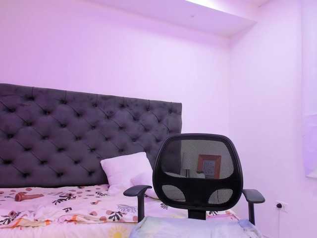 MADIISONCOX1 live cam on BongaCams