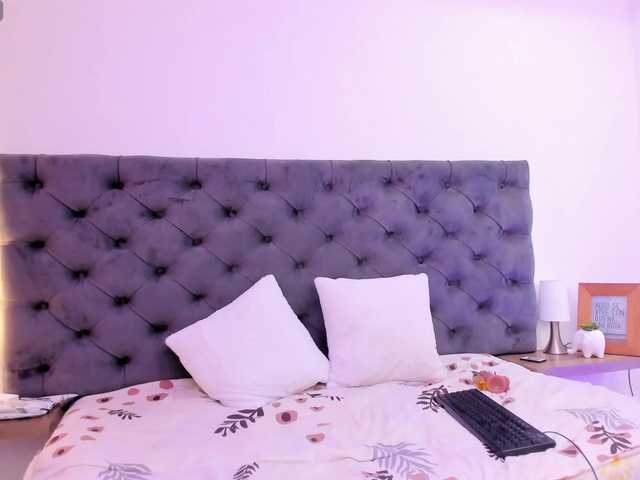 MADIISONCOX1 live cam on BongaCams