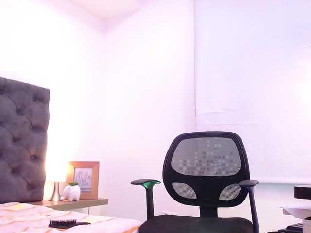 MADIISONCOX1 live cam on BongaCams