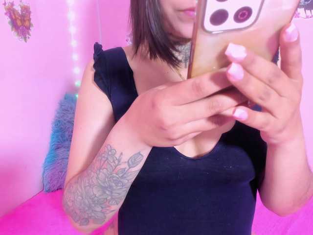 Taylorleei1 live cam on BongaCams