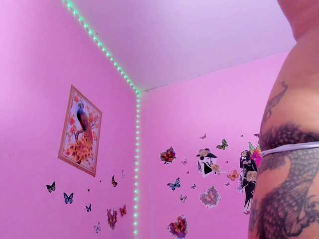 Taylorleei1 live cam on BongaCams