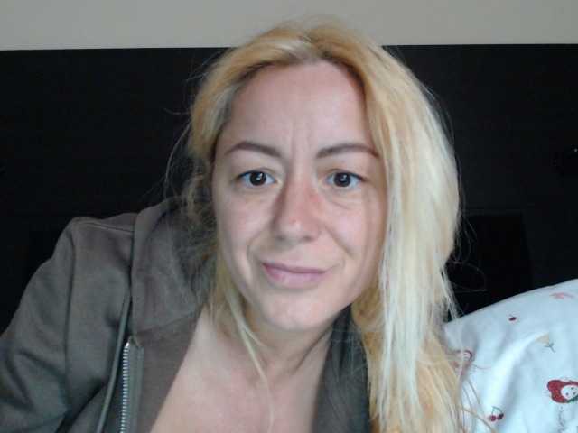 karolynesyera Live Cam on BongaCams