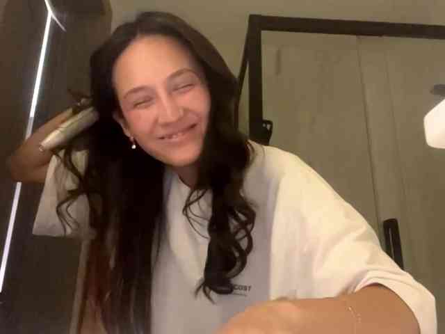 JacquelynClowes webcam