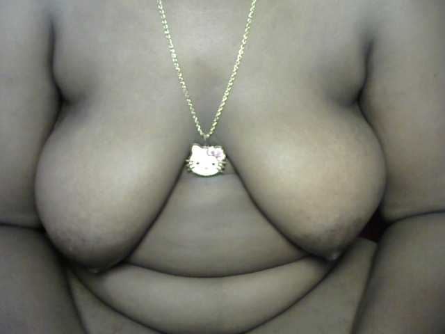 Fatassbitch7 live cam on BongaCams