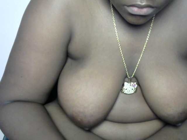 Fatassbitch7 live cam on BongaCams