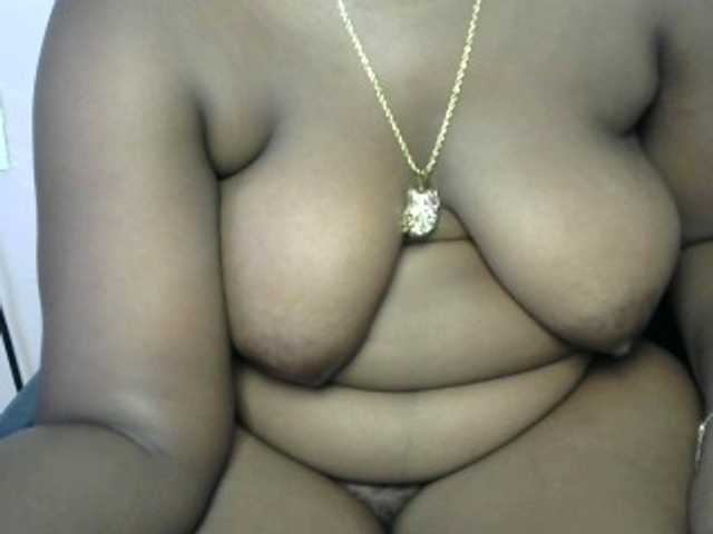Fatassbitch7 live cam on BongaCams