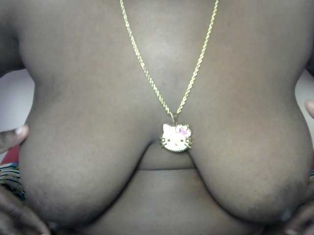 Fatassbitch7 live cam on BongaCams