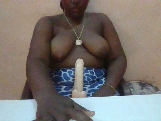 Fatassbitch7 live cam on BongaCams