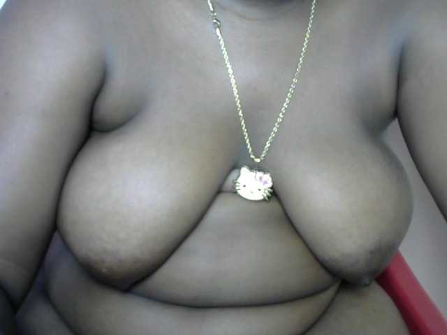 Fatassbitch7 live cam on BongaCams