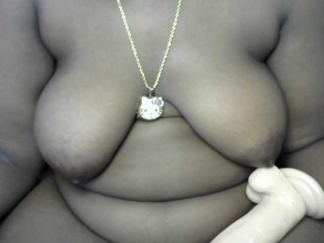 Fatassbitch7 live cam on BongaCams