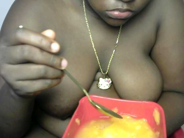 Fatassbitch7 live cam on BongaCams