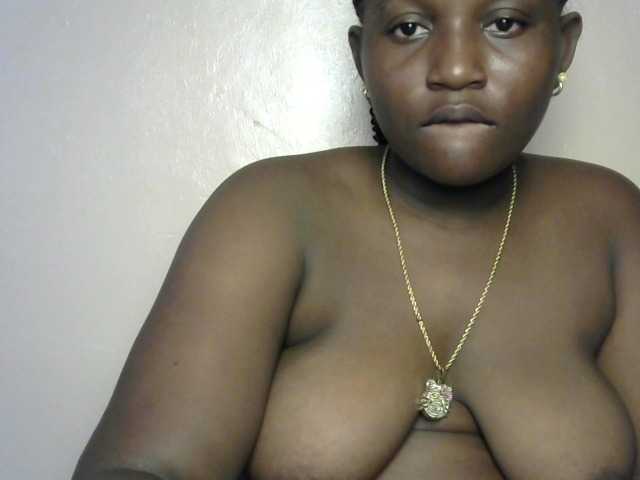 Fatassbitch7 live cam on BongaCams