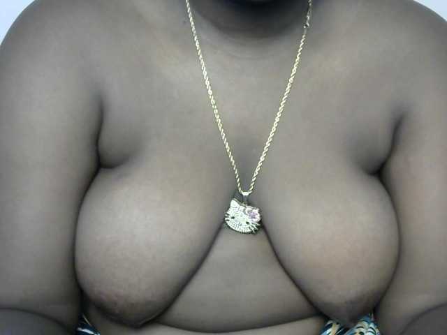 Fatassbitch7 live cam on BongaCams