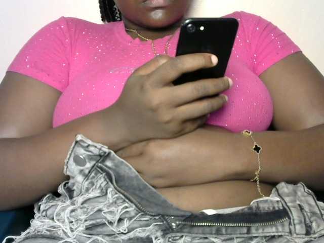 Fatassbitch7 live cam on BongaCams