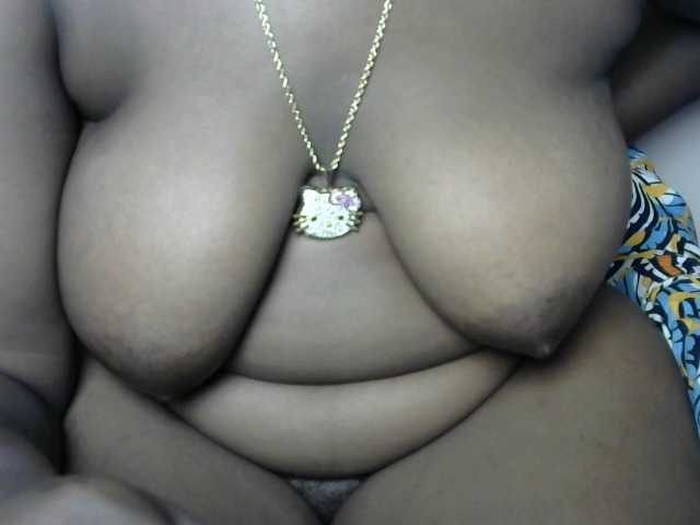 Fatassbitch7 live cam on BongaCams